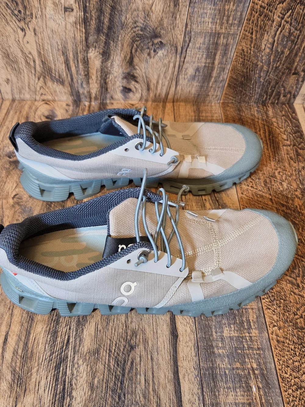 On Cloud Running Womens Low-Profile Running Shoes in Beige/Blue